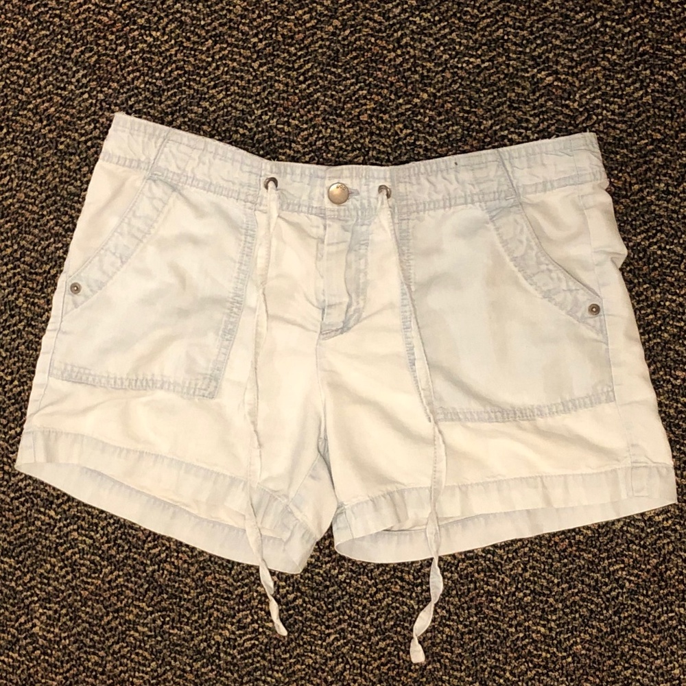 NWOT Gap Outlet Short with Tie (Size 4)
